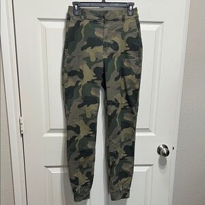 Hollister Camo High-Waist Jogger Pants - Green Camo